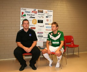 Kylmäkosken Veikkojen valmentaja Tero Kivistö sekä FC Rauman pelaaja-valmentaja Niila Asunmaa osallistuivat pelin jälkeen lehdistötilaisuuteen.