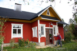 Anja ja Eino Ilmanen rakensivat kotimuseon kahdestaan. Viiden vuoden urakka valmistui vuonna 2009. 