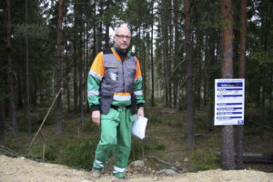 Kuusikankaan metsäiseen tonttiin ihastunut Timo Latva on ulkoilmaihmisiä, joka viihtyy lenkkipolulla, laskettelurinteessä ja pyörän satulassa.