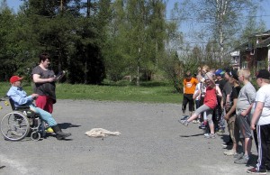 Voittajat palkittiin Aseman koulun kyykkäkisoissa.