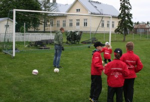 Pallotutkassa sai mitata potkunsa nopeutta.