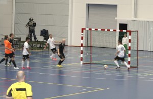 Leijona Futsalin serbitähdet Nenad Rancic (oik.), Stefan Krstic ja Nenad Veljkovic (takana) tekivät sunnuntaina maalin mieheen.