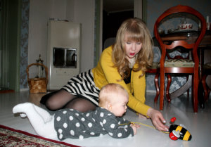 Niina Tapojärvi ei luovu tyylistään edes kotona Anni-vauvan kanssa ollessaan. Remonttipäivinä muotiblogiin päivitettävät ja tarkkaan valikoidut asut vaihtuvat kuitenkin verkkareihin.