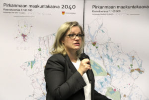 Maakuntakaavoitusjohtaja Karoliina Laakkonen-Pöntys sanoo Akaan aseman vahvistuvan entisestään uudessa maakuntakaavassa.