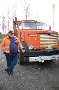 Juha-Pekka Nord on 43 vuotta vanhan Sisu-merkkisen kuorma-auton onnellinen omistaja.