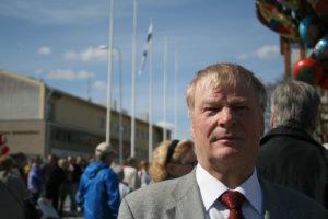 Juhlapuheen pitäneen Mikko Kuopan mukaan Nato-haukat ovat saaneet ilmaa siipiensä alle nykyisen porvarihallituksen aikana.