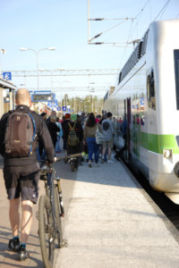 Kello 7.25 juna Toijalasta Tampereelle on usein täynnä työmatkalaisia ja opiskelijoita.