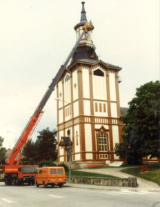 Vuonna 1983 Akaan kirkko palautettiin nykyiseen vaaleaan värisävyyn. 