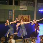 Baletin lapset ja nuoret kokeilivat siipiään punahilkan seikkailussa