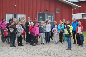 Jarmo Latvanen sai yleisön herkeämättömän huomion kertoessaan lampaiden kasvatuksesta tilallaan.