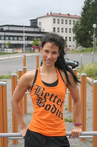    Saara Saunamäki aloitti urheilu-uransa yleisurheilijana. Fitness-lajeista hän kiinnostui pari vuotta sitten.