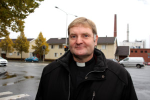 Teologian tohtori Markku Antola aloitti Kylmäkosken kappeliseurakunnan toiminnan. Kappeli perustettiin Akaan kirkkovaltuuston äänestypäätöksellä ja Antolan nauttima arvovalta oli perustamistyössä ensiarvoisen tärkeä.