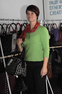Maria Valtosella on myynnissä monenmoisia laukkuja.