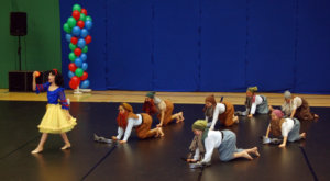TanssiStudio Nummela / DD Dance N.L.A kids voitti esitykselläänAin laulain työtäs tee ryhmäshowtanssin 10–12-vuotiaiden sarjan.