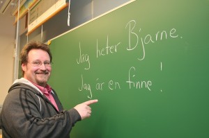 Bjarne Illman on Akaan harvoja ruotsinkielisiä. Illmanin mukaan tavallinen harhakäsitys on, että ruotsia puhuva on muuttanut Ruotsista. 