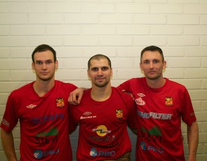 Sievi Futsalin kova trio oli vauhdissa myös Kylmäkosken Veikkoja vastaan, Joni Pakola (vas.), Serbiasta kotoisin oleva Nikola Erceg ja venäläisvahvistus Radik Akhmetkhanov.