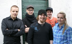 Housebändi Pocketsiin kuuluvat Timo Hyvärinen (vas.), Eero Vilppula, Juuso Salo, Mikko Jurvanen sekä Alisa Aaltonen.