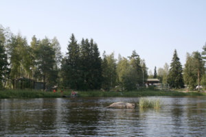 Leirialue Pumppari Camping syntyi Tarpianjojen mutkaan kymmenen vuotta sitten. Nyt alueella on noin 40 asuntovaunua. Kuva: Mikko Peltoniemi.