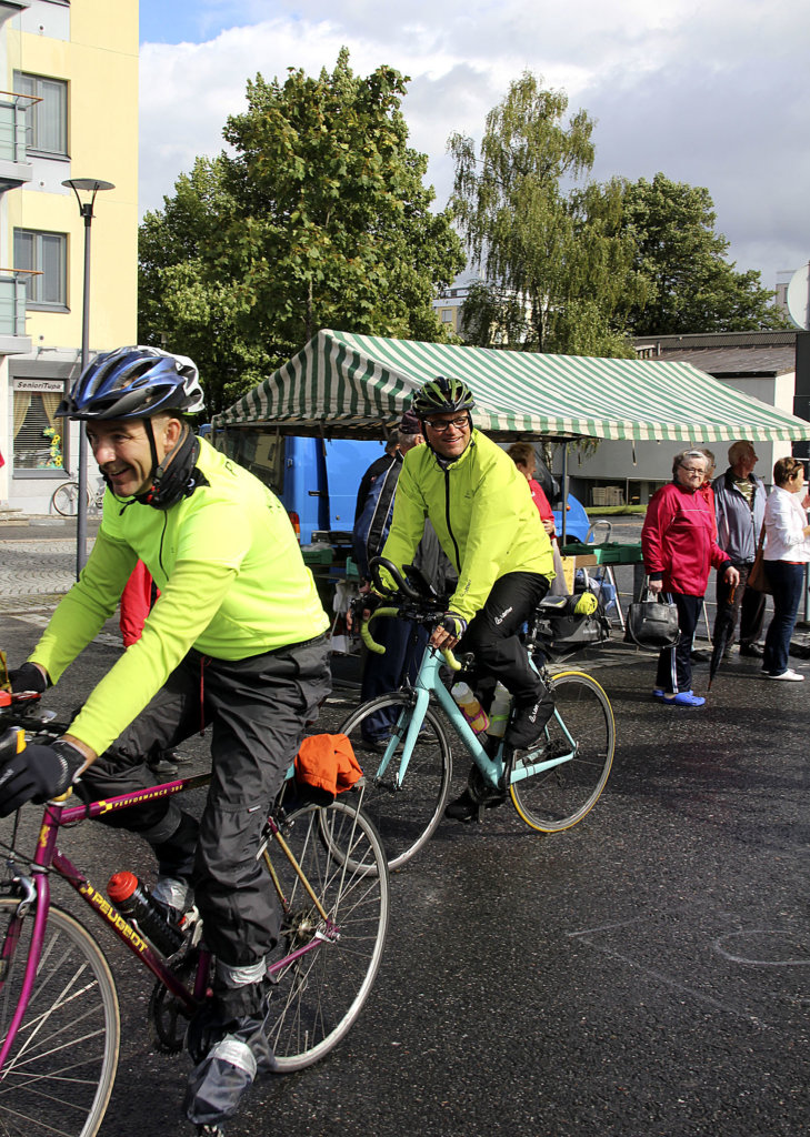Toijalaan keskustalaiset pyörälivät 17 kilometrin päästä Lempäälästä. Joukkoja Toijalan torille veti kansanedustaja Arto 