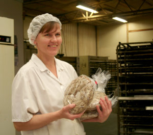 Urjalassa asuva Merja Pöld on työskennellyt Kittilän leipomossa reilut kolme vuotta.