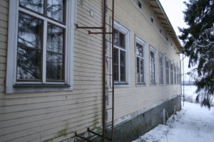 Kaupunki hylkäsi kymppitoninn tarjouksen Kurisjärven koulusta mutta on vielä valmis neuvottelemaan hinnasta.