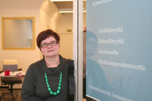 Ura Ovi palvelee tunnuslauseella ”Ratkaisuja etsitään ja löydetään, kun kaikki ovet aukaistaan.”  Leila Salo toimii uravalmentajana Akaassa ja Urjalassa.   