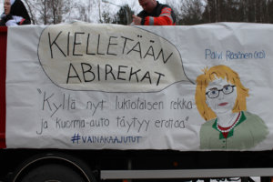 Ministeri Päivi Räsänen ja Tahdon-kampanja olivat antaneet virikkeitä penkkarijulisteille.