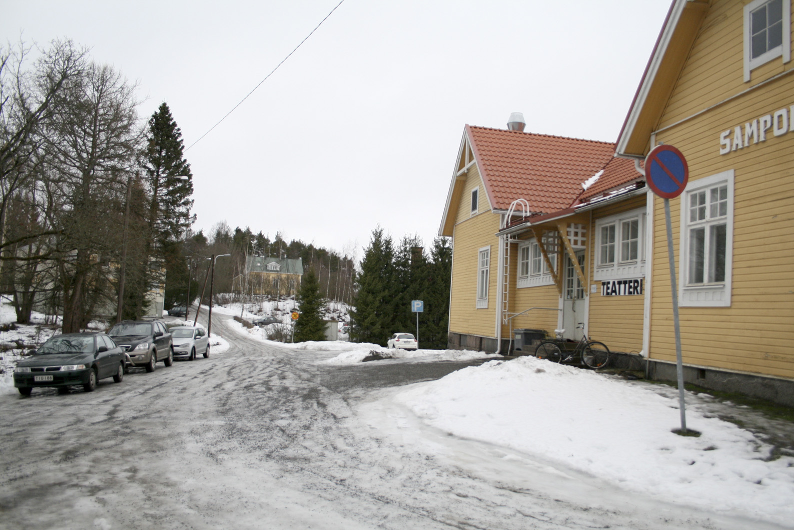 Vanhusneuvosto haluaa vaarallisen pihan kuntoon