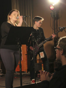 Akaalainen Triodo esiintyi ToukoFestissä Janika Koskisen ja Oona Eskelin johdolla. Kuva Sami Koljonen. 