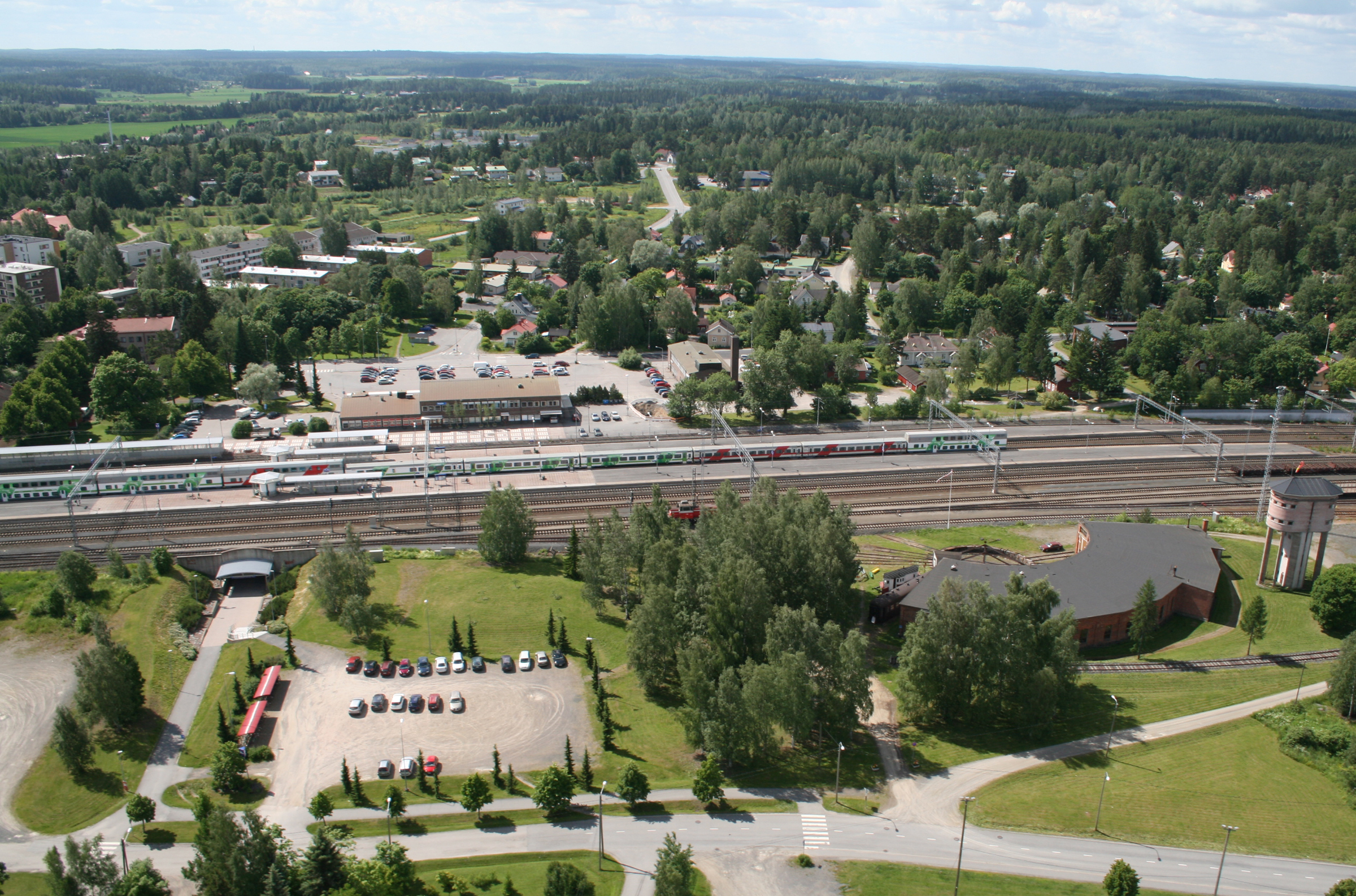 Pääkirjoitus: Tunnin junaa ei tule