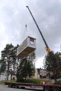Työterveyshuolto Akaasian käyttöön tuleva tilaelementtirakennus tulee Arvo Ylpön koulun puretun alatalon paikalle. 