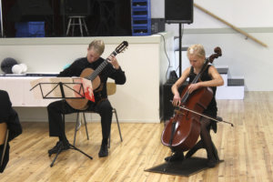 Tapahtumassa musiikista vastasivat Kasperi ja Klaara Leponiemi.