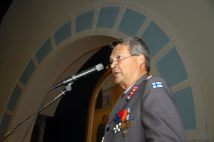Everstiluutnantti Jukka Salminen kehotti suomalaisia pitämään yhtä.