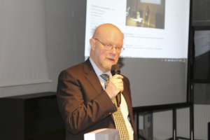Tietokirjailija Osmo Soininvaara. 