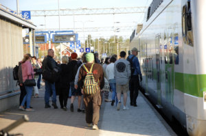 Kello 7.25 Toijalasta Tampereelle menevä juna on suosittu työmatkalaisten ja opiskelijoiden keskuudessa.