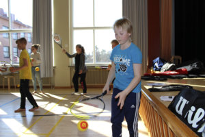 Street Tennis -tapahtuma vieraili Arvo Ylpön koululla viime maanantaina. 