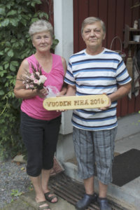 Leena ja Matti Saares ovat kymmenes Vuoden Piha-laatan saanut pariskunta.
