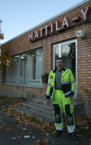 Jari Lehtonen osti Pätsiniementien tehdashallin ja muut tilat Mattila-Yhtymän konkurssipesältä viime viikolla. Kattoremontti alkaa ensi viikolla.