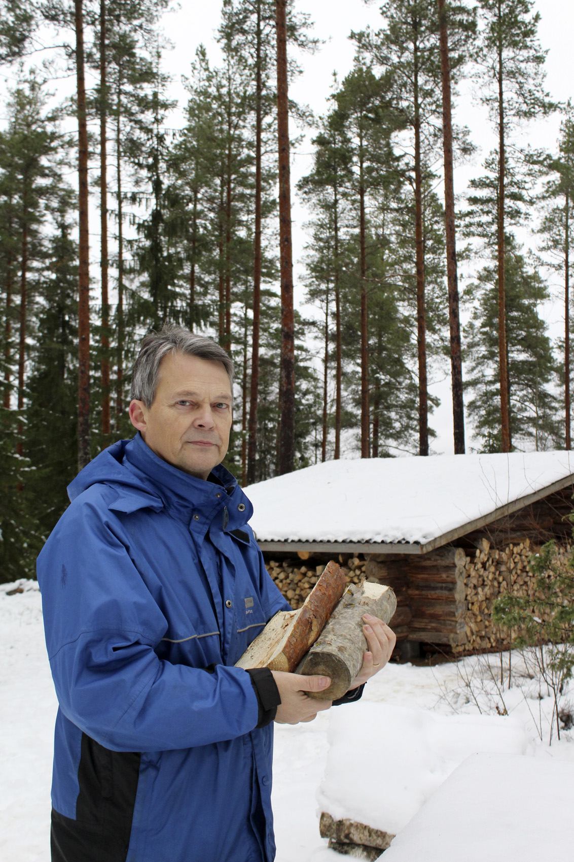 Jukka Salminen toivottaa akaalaiset tervetulleeksi Nahkialanvuoren laavulle  - Akaan Seutu