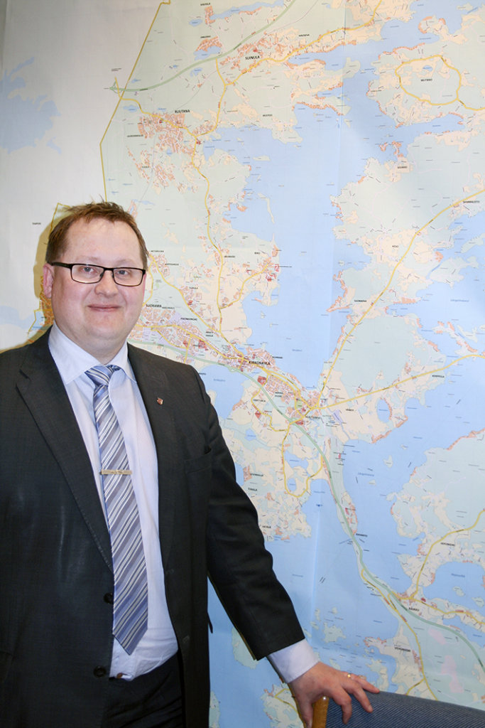 Kangasalan kaupunginjohtaja Oskari Auvinen toivoisi, ettei Suomessa toistettaisi Ruotsin tekemiä virheitä.