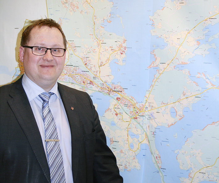 Kangasalan kaupunginjohtaja Oskari Auvinen toivoisi, ettei Suomessa toistettaisi Ruotsin tekemiä virheitä.