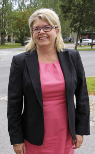 Toimitusjohtaja Elisa Saarisen mukaan Suomen päättäjien on huolehdittava yhteiskunnan ennustettavuudesta sekä poliitikkojen ja politiikan uskottavuudesta.
