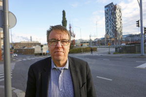 Muutosjohtaja Jukka Alasentie odottaa maakunta- ja sosiaali- ja terveydenhuollon uudistuksen toteutumista. Hänen mukaansa muutos- ja valmistelutyössä olevat eri alojen ammattilaiset eivät hevin löytäisi motivaatiota uuteen rutistukseen.