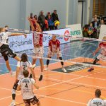 Fanit jumissa Rämsöössä – hallitseva mestari oli odotetun kova Akaa-Volleylle