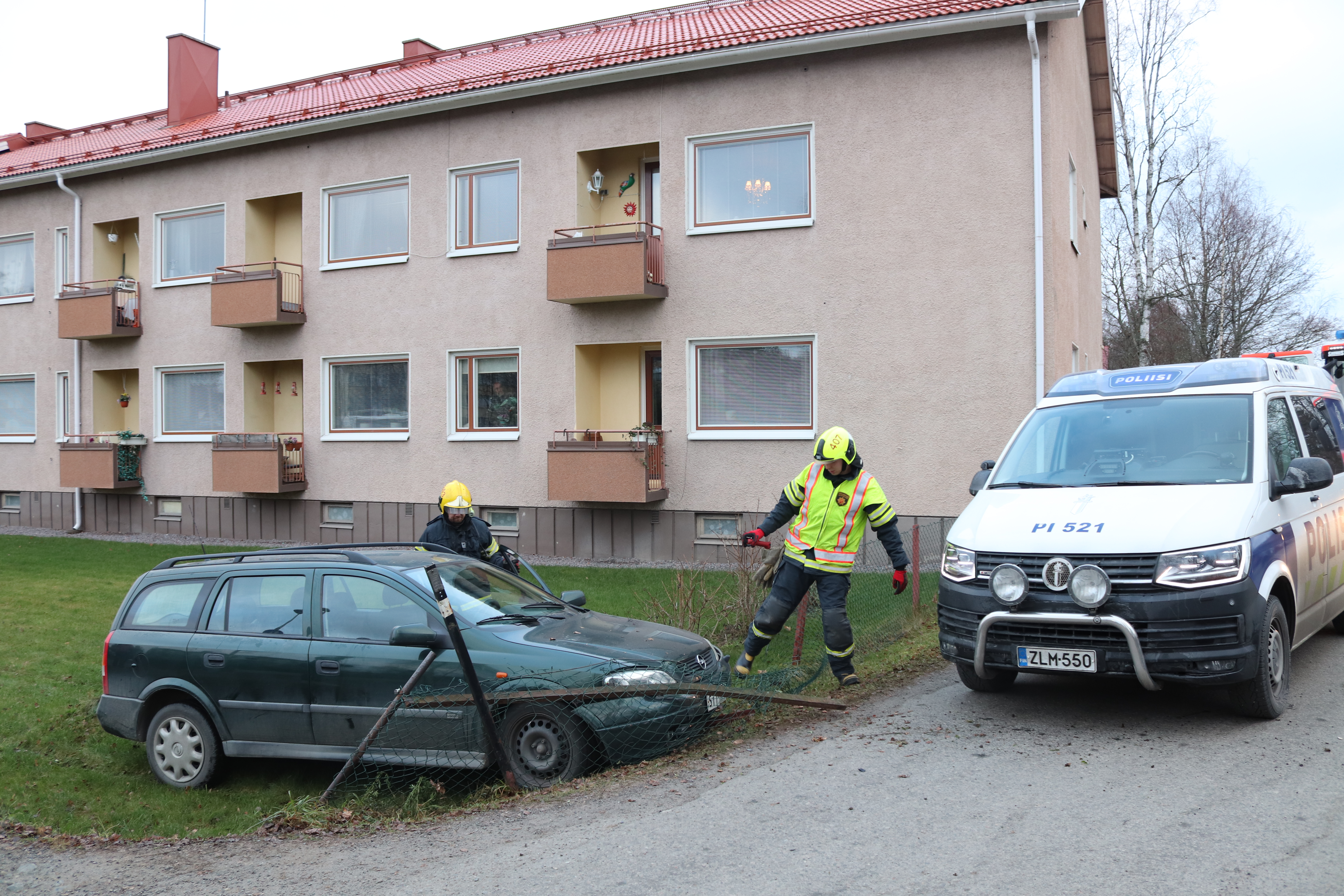 Poliisi ei kommentoi Köyvärintien tuoreita tapahtumia – aitaan ajoa edelsi ilmeisesti tappelu