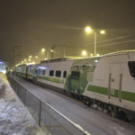 Ilkivalta ja radalla liikkuminen aiheuttivat junaliikenteelle noin 400 tunnin myöhästymiset – Lapsi voi joutua maksamaan satojentuhansien eurojen korvaukset