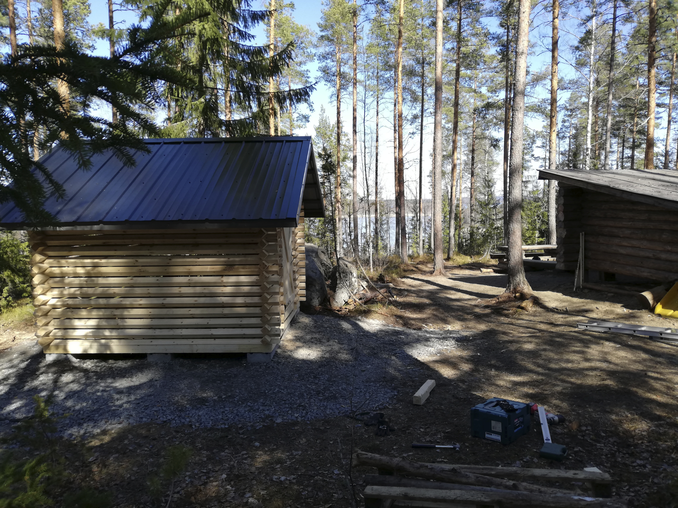 Nahkialanvuoren laavulle ja Leijonalaavulle rakennettiin talkoilla  puuliiterit - Akaan Seutu