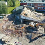 Katso video: Kaupunki keskeytti purkutyöt Hirvialholla, koska Mevaset ei ole noudattanut purkusuunnitelmaa – Ongelmia ovat aiheuttaneet myös asbestityöt