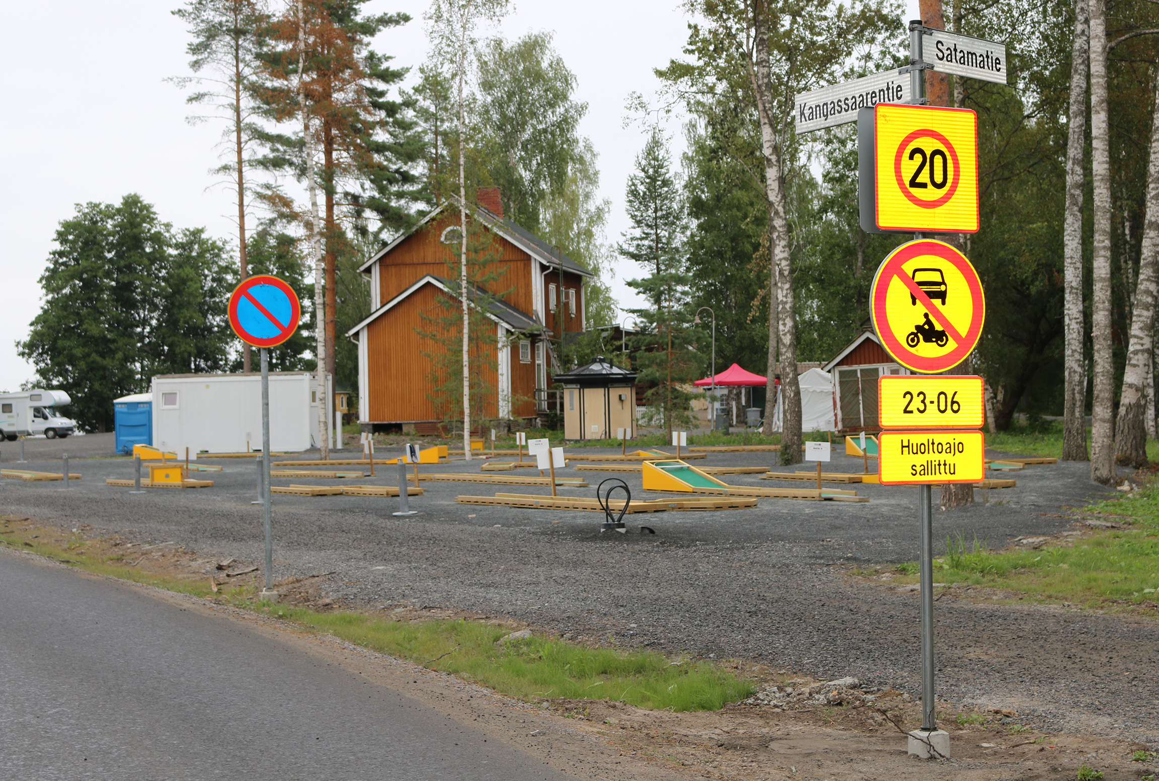 Sataman liikennemerkki on luvaton ja se haetaan heti pois – ”Vain tekninen  lautakunta päättää liikennemerkeistä” - Akaan Seutu