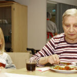Torkonkartanon ja Havulinnan vanhukset saivat lempiruokiaan pysyvästi listalle – Kaikkien suosikki: Hyvä ruoka ja päiväunet päälle